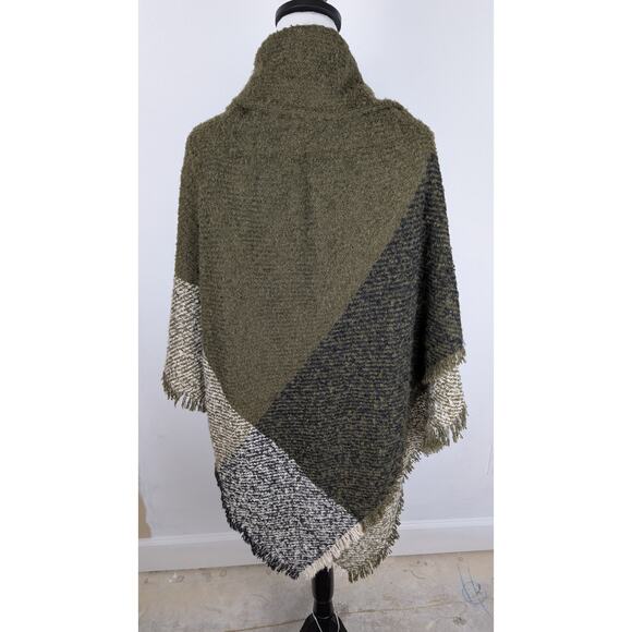 Poncho blanket style Aysmetrical Boucle  Poly blend color block OS Toggles GUC - Picture 8 of 8